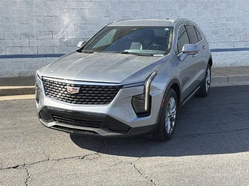 Used 2025 Cadillac XT4 Premium Luxury FWD image 3