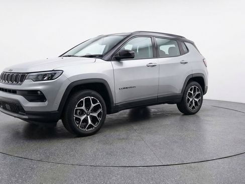 Used 2025 Jeep Compass Limited image 3