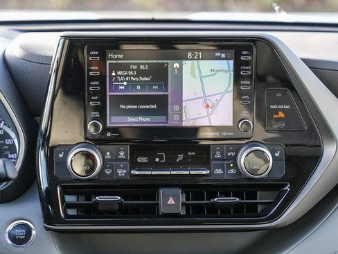 Used 2022 Toyota Highlander XLE image 16