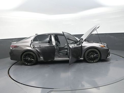 Used 2022 Toyota Camry XSE image 16