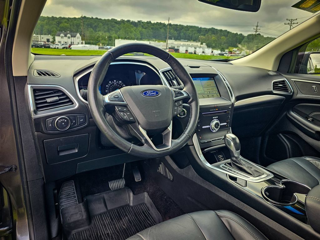 Used 2017 Ford Edge Titanium w/ Technology Package AWD/4WD image 13