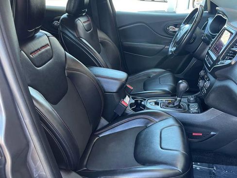 Used 2019 Jeep Cherokee Trailhawk AWD/4WD image 18