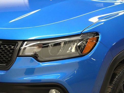 Used 2023 Jeep Compass Altitude w/ Convenience Group image 32