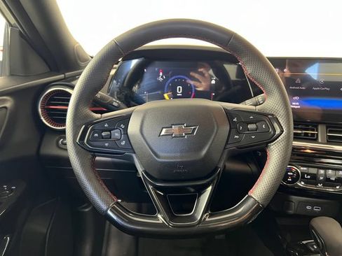 Used 2025 Chevrolet Trax RS w/ Sunroof Package FWD image 15
