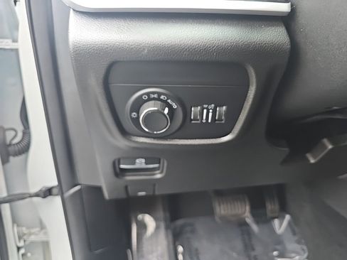 Certified 2023 Jeep Grand Cherokee Laredo image 22