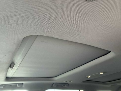 Used 2021 GMC Acadia SLT w/ GMC Pro Grade Package AWD/4WD image 16