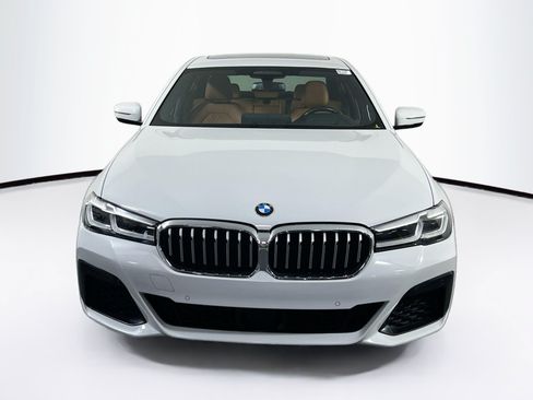Used 2022 BMW 530i w/ M Sport Package RWD image 2
