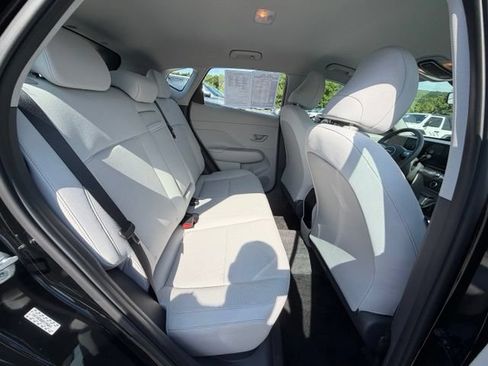 Used 2024 Hyundai Kona SE AWD/4WD image 34