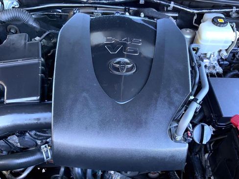 Used 2019 Toyota Tacoma TRD Off-Road image 32