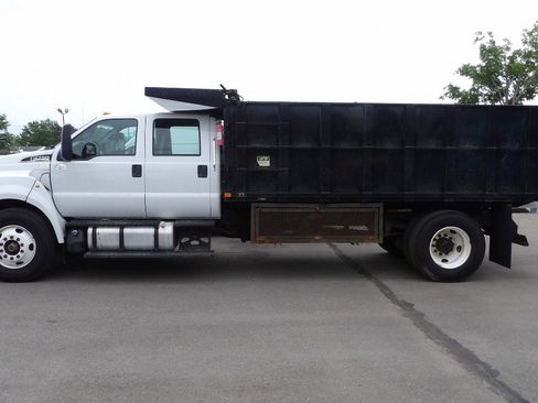 Used 2022 Ford F750 2WD Crew Cab Super Duty image 2
