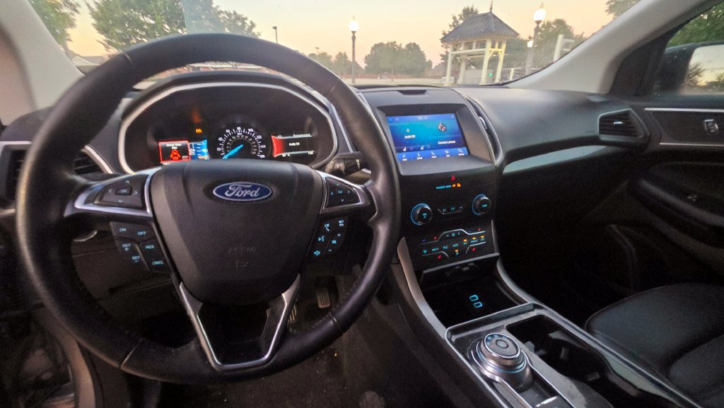 Used 2020 Ford Edge SEL FWD image 28