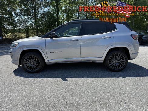 Used 2024 Jeep Compass Limited w/ High Altitude Package AWD/4WD image 4
