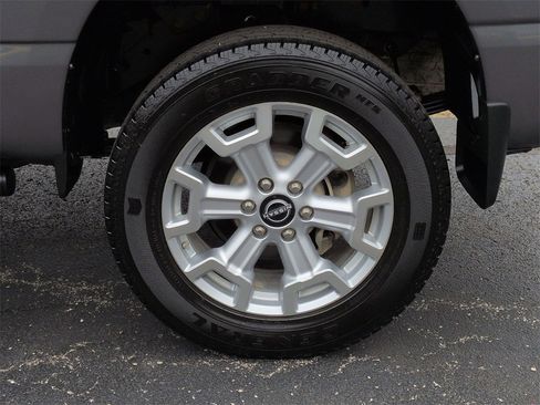 Used 2024 Nissan Titan SV w/ SV Convenience Package image 21