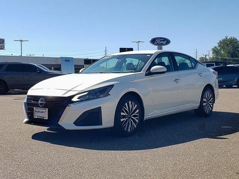 Used 2023 Nissan Altima 2.5 SV image 3