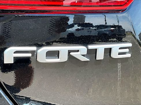 Used 2024 Kia Forte LXS w/ LXS Technology Package FWD image 10