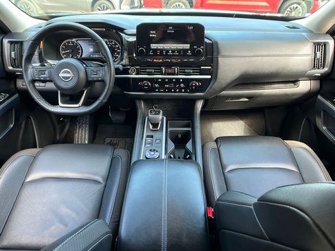 Used 2024 Nissan Pathfinder SL image 14