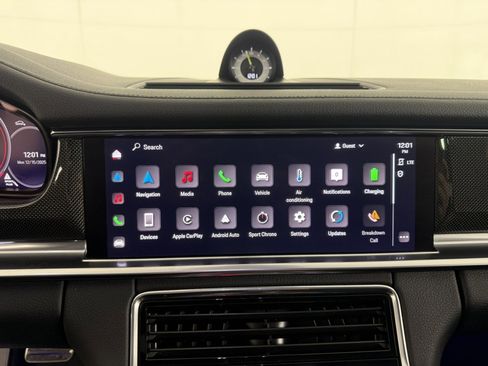 Used 2023 Porsche Panamera 4 Platinum Edition image 17