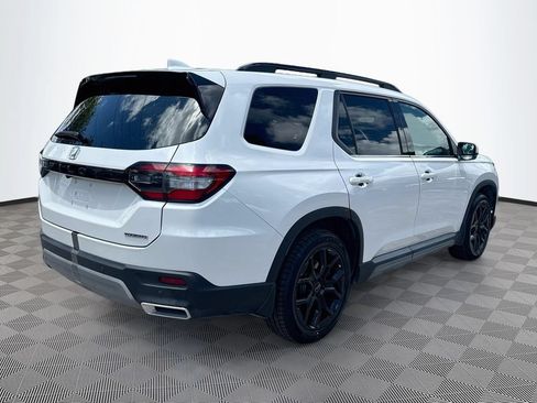 Used 2025 Honda Pilot Touring image 6