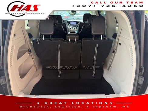 Used 2024 Chrysler Pacifica Touring-L FWD image 33
