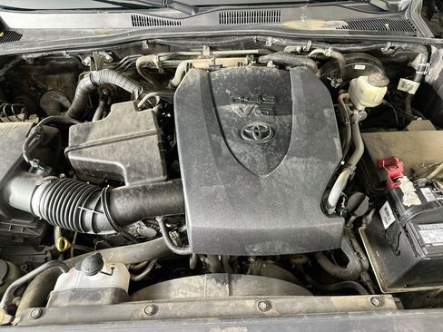 Used 2016 Toyota Tacoma Limited w/ Towing Package AWD/4WD image 33
