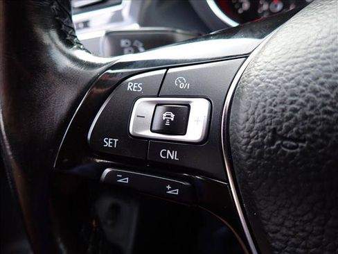 Used 2018 Volkswagen Tiguan SEL AWD/4WD image 25
