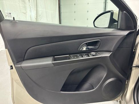 Used 2015 Chevrolet Cruze LT FWD image 8