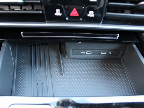 Certified 2025 Volkswagen Atlas Cross Sport SE image 17