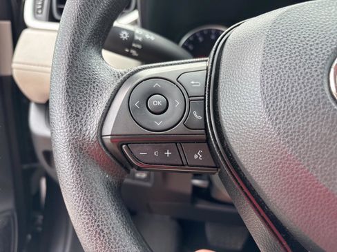 Used 2022 Toyota RAV4 XLE w/ Convenience Package image 12