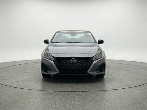 Used 2025 Nissan Altima 2.5 SV FWD image 2