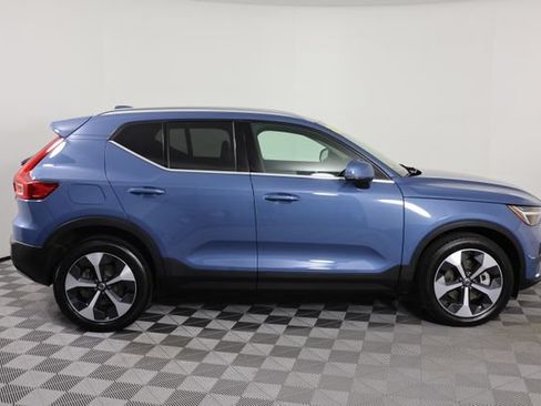 Used 2024 Volvo XC40 B5 Plus AWD/4WD image 9