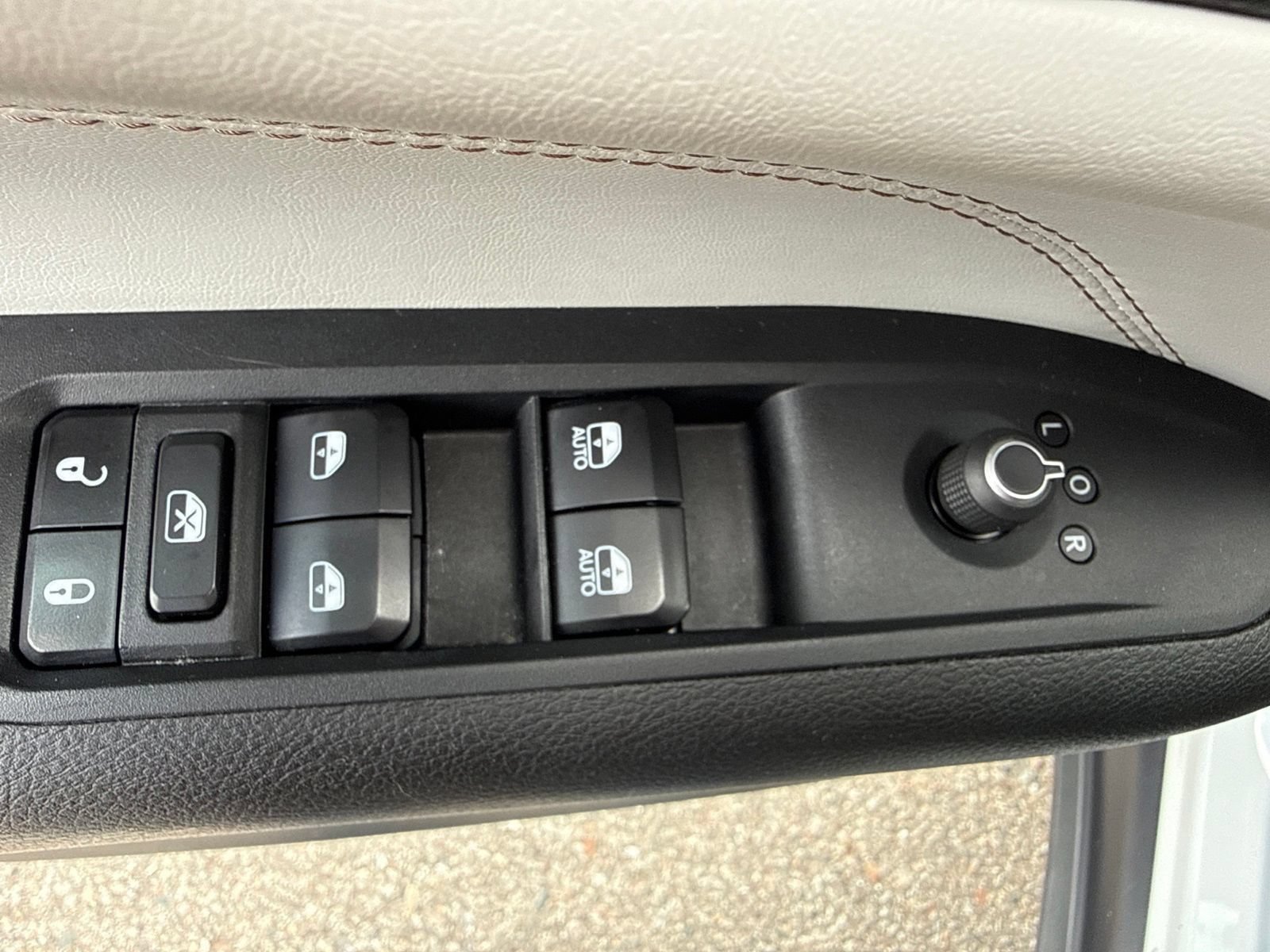 Used 2023 Jeep Compass Limited AWD/4WD image 17