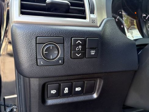 Used 2020 Lexus GX 460 Premium w/ Premium Package AWD/4WD image 18