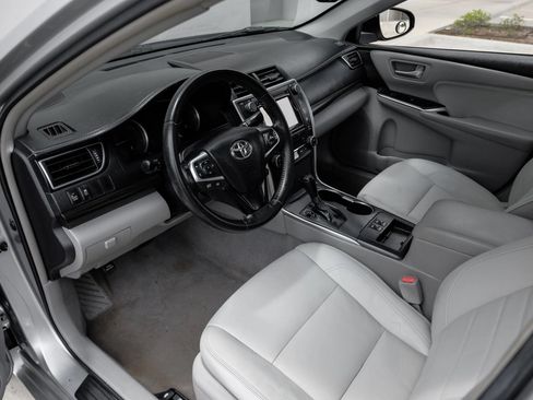 Used 2016 Toyota Camry XLE w/ Moonroof Package FWD image 2