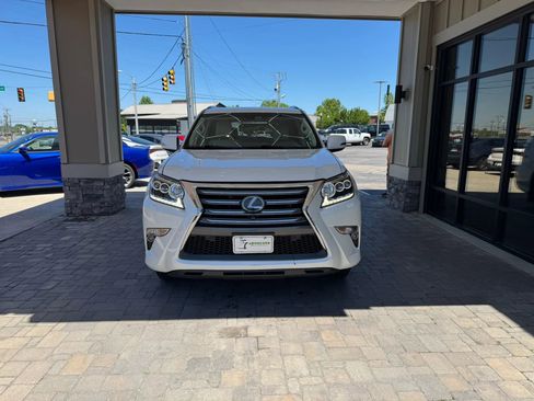 Used 2017 Lexus GX 460 Luxury AWD/4WD image 2