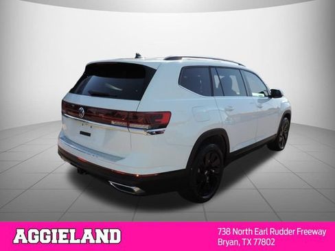 Used 2025 Volkswagen Atlas SE FWD image 4