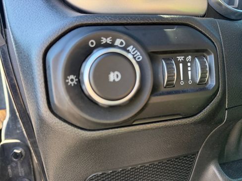 Used 2021 Jeep Wrangler Unlimited Sport image 12