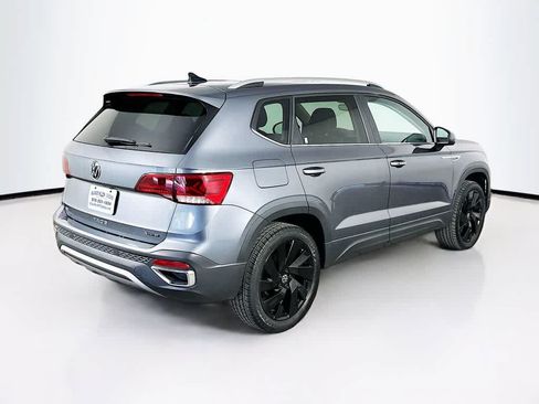Used 2024 Volkswagen Taos SE w/ Panoramic Sunroof Package AWD/4WD image 25