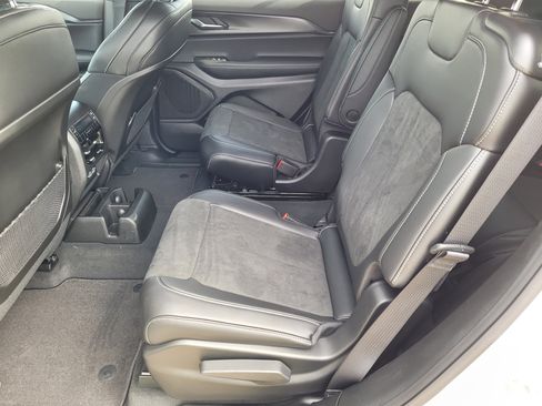 New 2025 Jeep Grand Cherokee L Altitude image 10