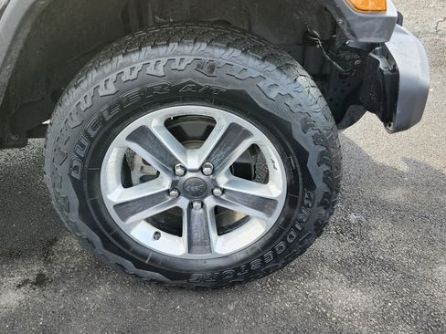 Used 2020 Jeep Wrangler Unlimited Sahara image 10