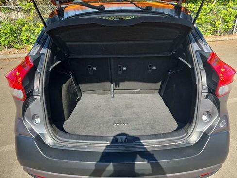Used 2019 Nissan Kicks SR w/ SR Premium Package FWD image 12
