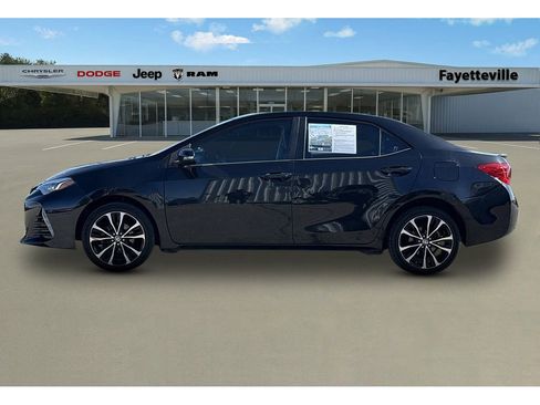 Used 2018 Toyota Corolla XSE image 6