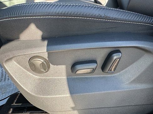 Used 2023 Volkswagen Atlas Cross Sport SE image 20