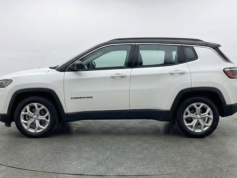 Used 2025 Jeep Compass Latitude AWD/4WD image 5