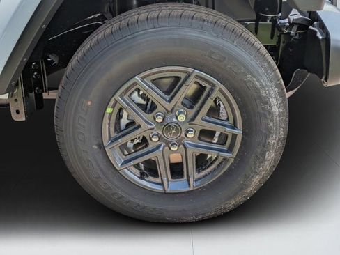 New 2025 Jeep Gladiator Sport image 9