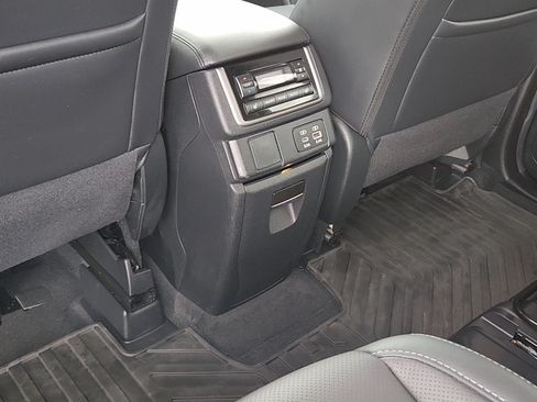 Used 2024 Subaru Ascent Limited w/ Technology Package AWD/4WD image 17