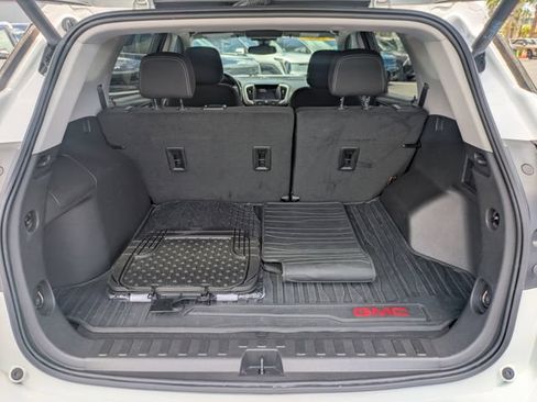 Used 2023 GMC Terrain SLE w/ Driver Convenience Package FWD image 12