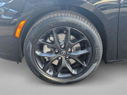 New 2026 Chrysler Pacifica Limited image 10