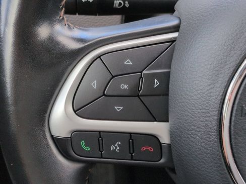 Used 2019 Jeep Compass Latitude FWD image 23