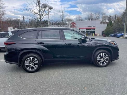 Used 2024 Toyota Highlander XLE image 5