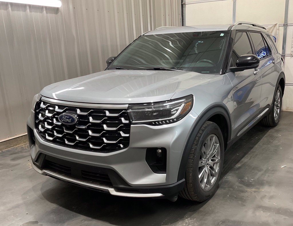 Used 2025 Ford Explorer Platinum AWD/4WD image 3